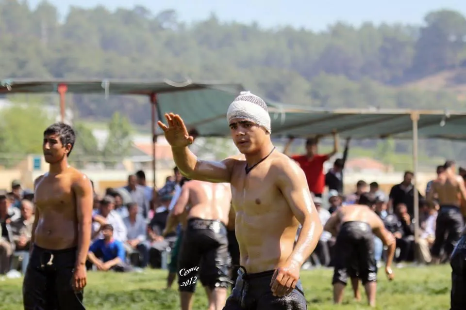 Er meydanında, 2012